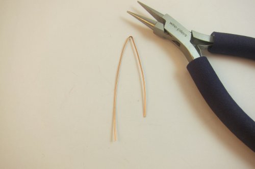 Karen Meador, Ph.D.'s Ellipse Earrings - , Contemporary Wire Jewelry, Coiling, Coiling Wire, Wire Coiling, Loops, Wire Loop, Wrapped Wire Loop, Wire Wrapping, Wrapping, Wire Wrapping Jewelry, Use the chain nose pliers to bend the wire